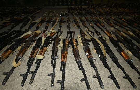 Polislər tərəfindən qanunsuz saxlanılan odlu silahlar götürülüb