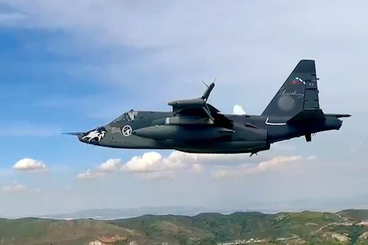 Azərbaycanın hərbi pilotları Su-25ML təyyarələri ilə təlim atışları icra edib - VİDEO 