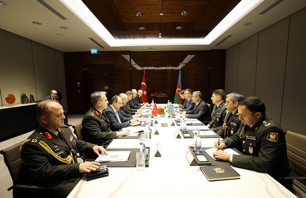 Azərbaycan və Türkiyə müdafiə nazirləri görüşüb