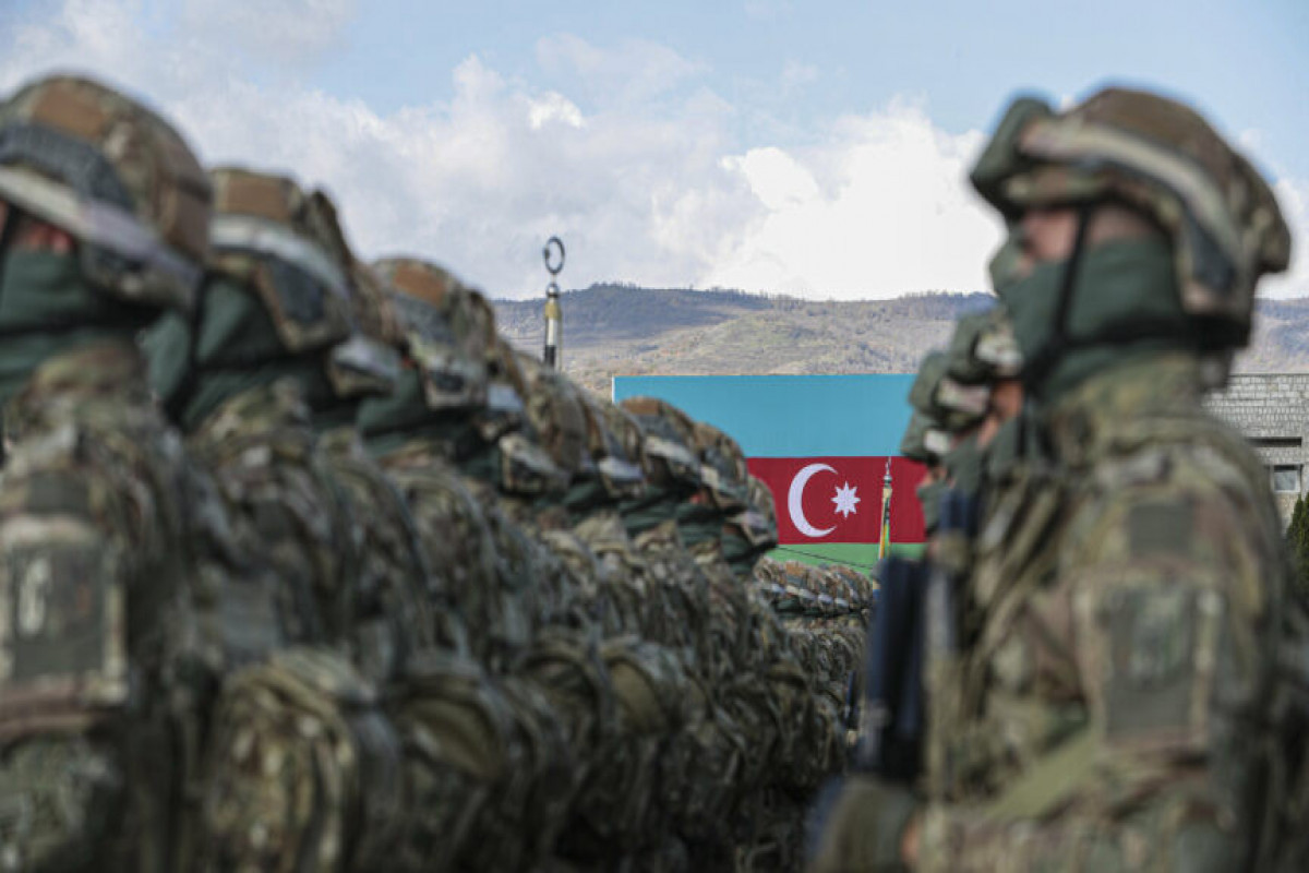 Меняется предельный возраст пребывания на военной службе в Азербайджане