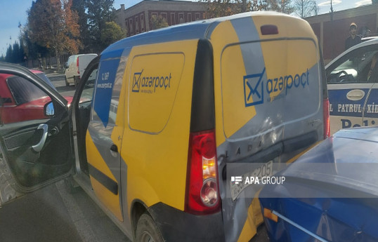 Gəncədə 3 maşın toqquşub, “Azərpoçt”un əməkdaşı xəsarət alıb - FOTO 