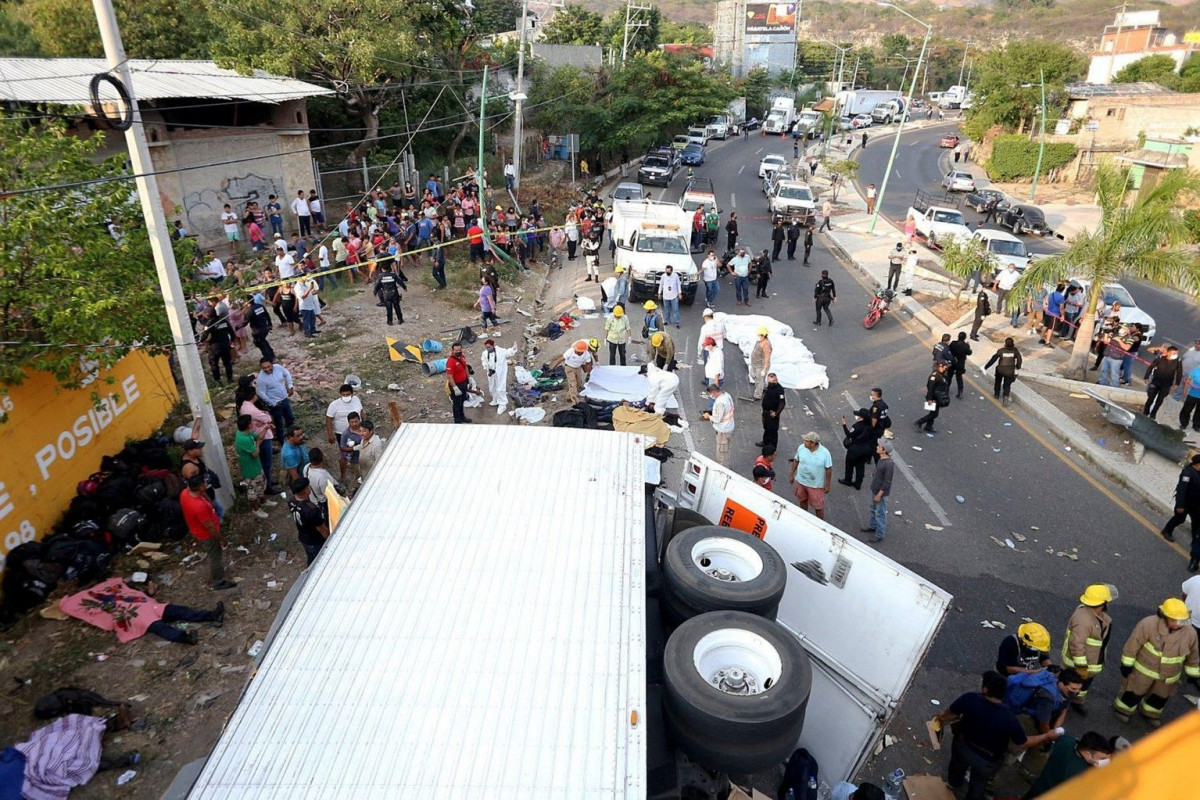 В Мексике перевернулся грузовик с мигрантами, есть погибшие