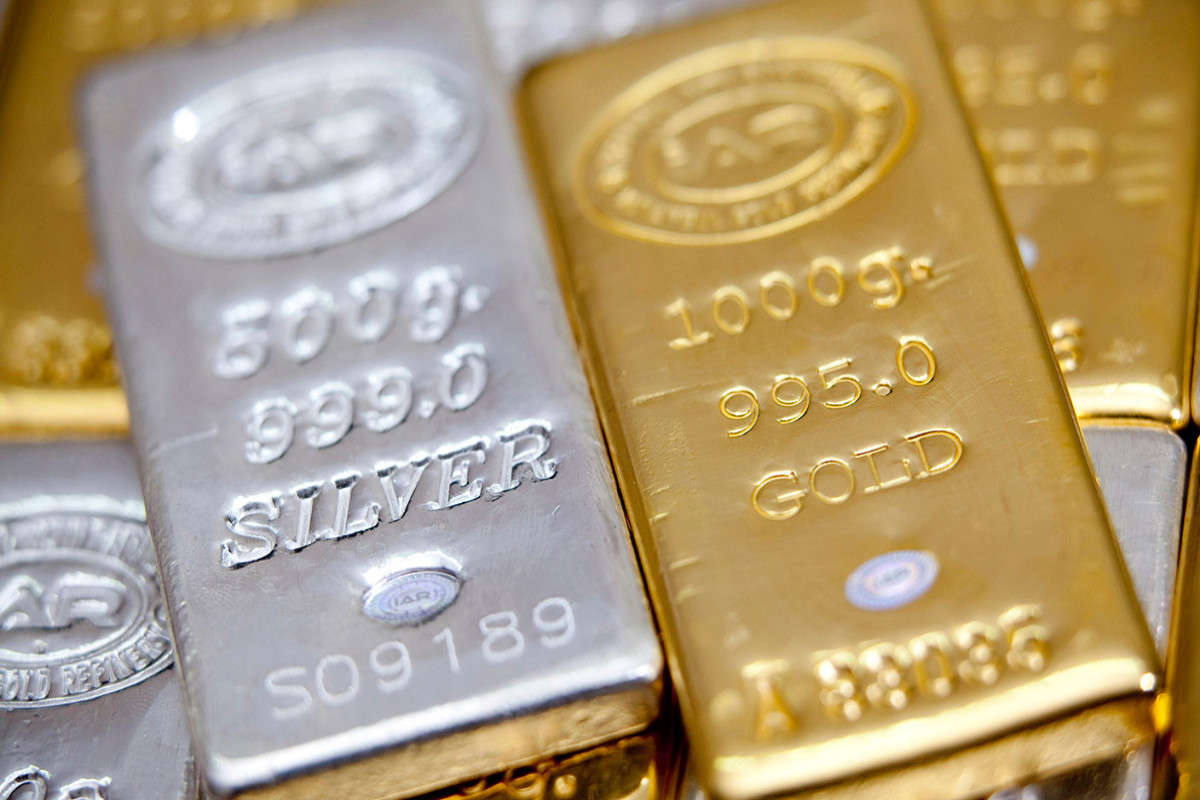 Gold and silver prices drop in world markets