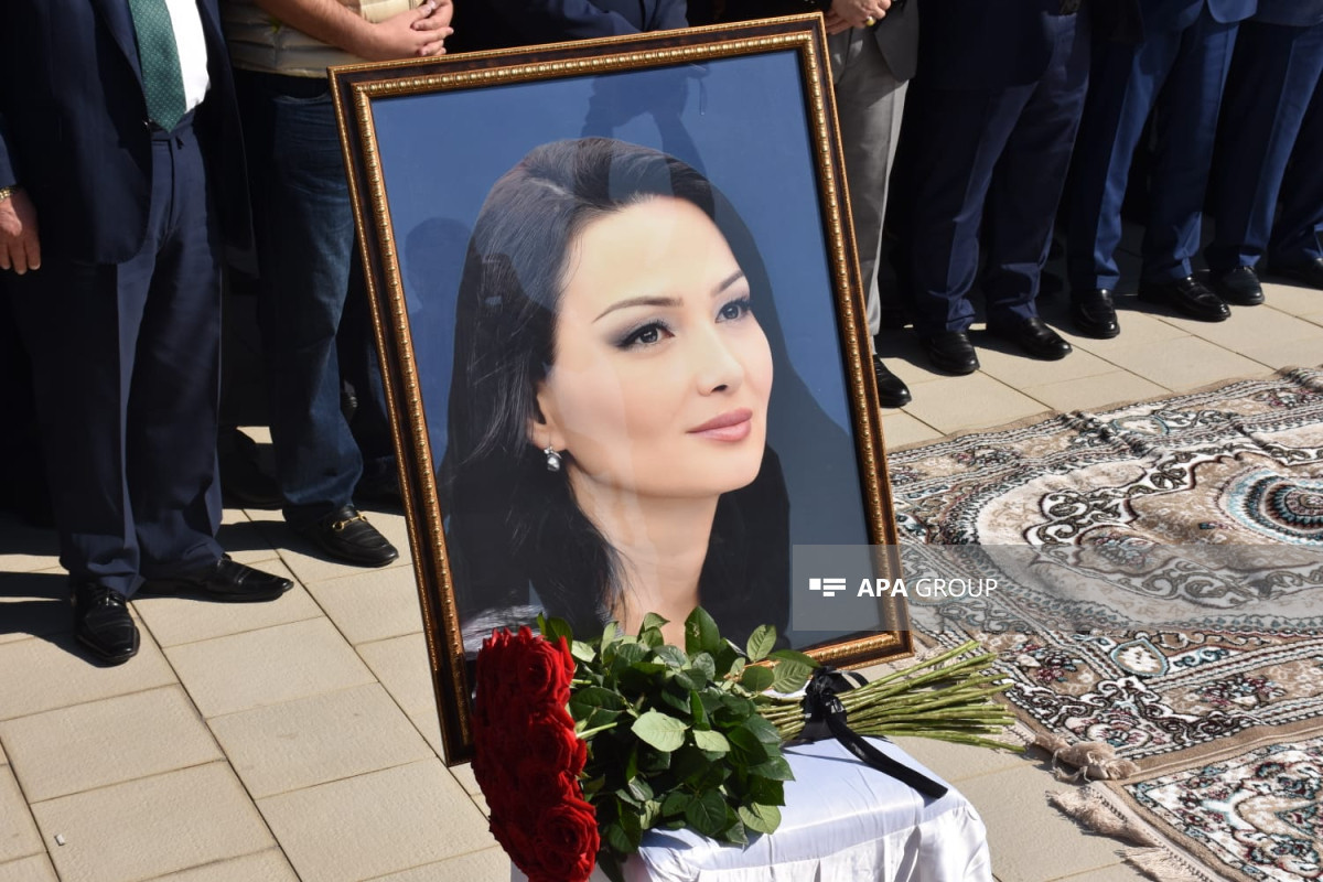 В Милли Меджлисе почтили память Ганиры Пашаевой и Мадара Мусаева