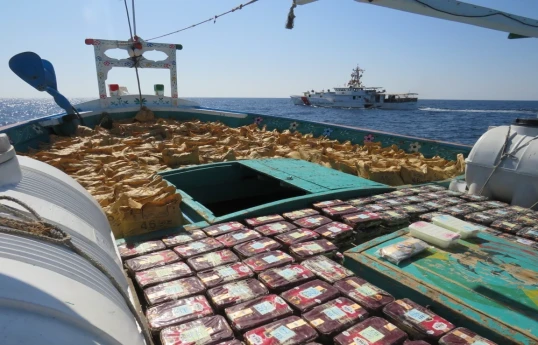 İran Oman körfəzində 6 ton narkotik daşıyan qaçaqmalçıları saxlayıb