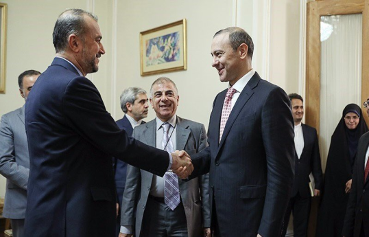 Qriqoryan İran XİN rəhbəri ilə regional təhlükəsizliyi müzakirə edib