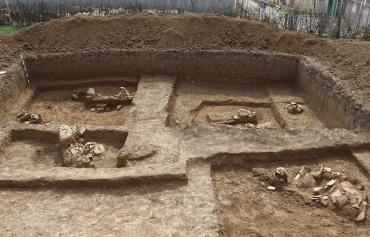 AMEA: Ağsudakı nekropolda tədqiqat yekunlaşıb, qəbirlərin yarısı uşaqlara aiddir - FOTO 