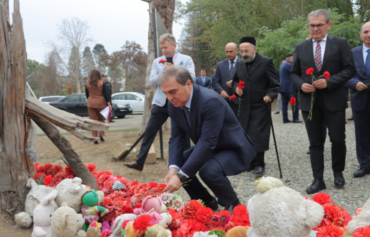 Gəncəyə Ermənistanın raket hücumu zamanı şəhid olanların xatirəsi anılıb - FOTO 