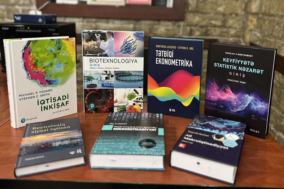 Məşhur nəşriyyatlarda çap olunan 200 kitab UNEC-in kitab fonduna hədiyyə olunub