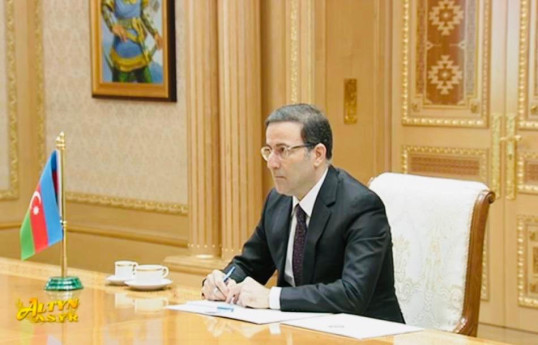 Azərbaycan səfiri etimadnaməsini Türkmənistan Prezidentinə təqdim edib