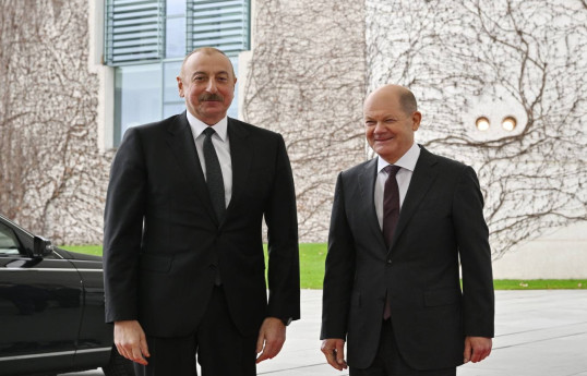 Olaf Şolts Prezident İlham Əliyevə zəng edib