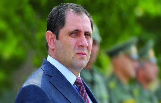 KİV: Ermənistan müdafiə naziri Rusiyanın təzyiqi ilə vəzifəsini tərk etməyə hazırlaşır