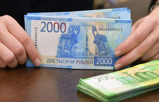 Rusiyada dolların məzənnəsi 101 rublu ötüb