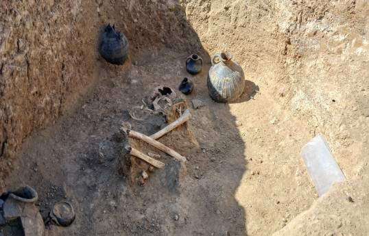 Goranboyda arxeloji qazıntılarda rəngli muncuqlar, saxsı qablar, insan skeletləri tapılıb