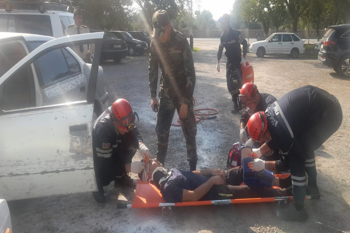 Nəqliyyat qəzalarında xilasetmə ilə bağlı təlim keçirilib - FOTO 