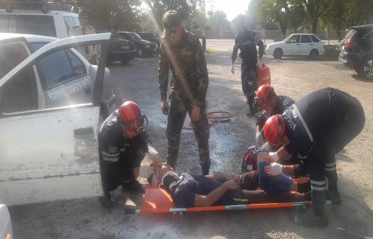 Nəqliyyat qəzalarında xilasetmə ilə bağlı təlim keçirilib - FOTO 
