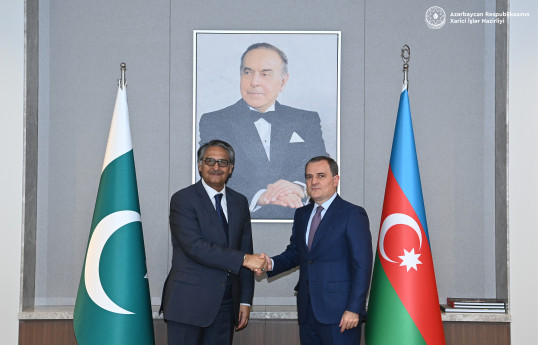 Ceyhun Bayramov pakistanlı həmkarı ilə görüşüb