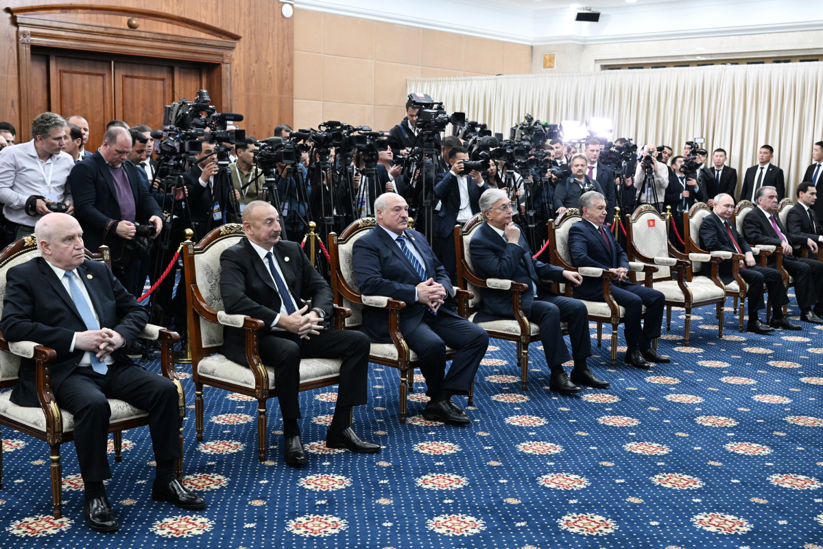 Azərbaycan Prezidenti Şavkat Mirziyoyevin təltifolunma mərasimində iştirak edib