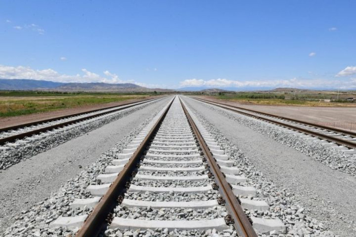 Əli Əsədov: 20 ildə Azərbaycanda 20 min km-ə yaxın avtomobil, 1400 km dəmir yolu tikilib və təmir edilib