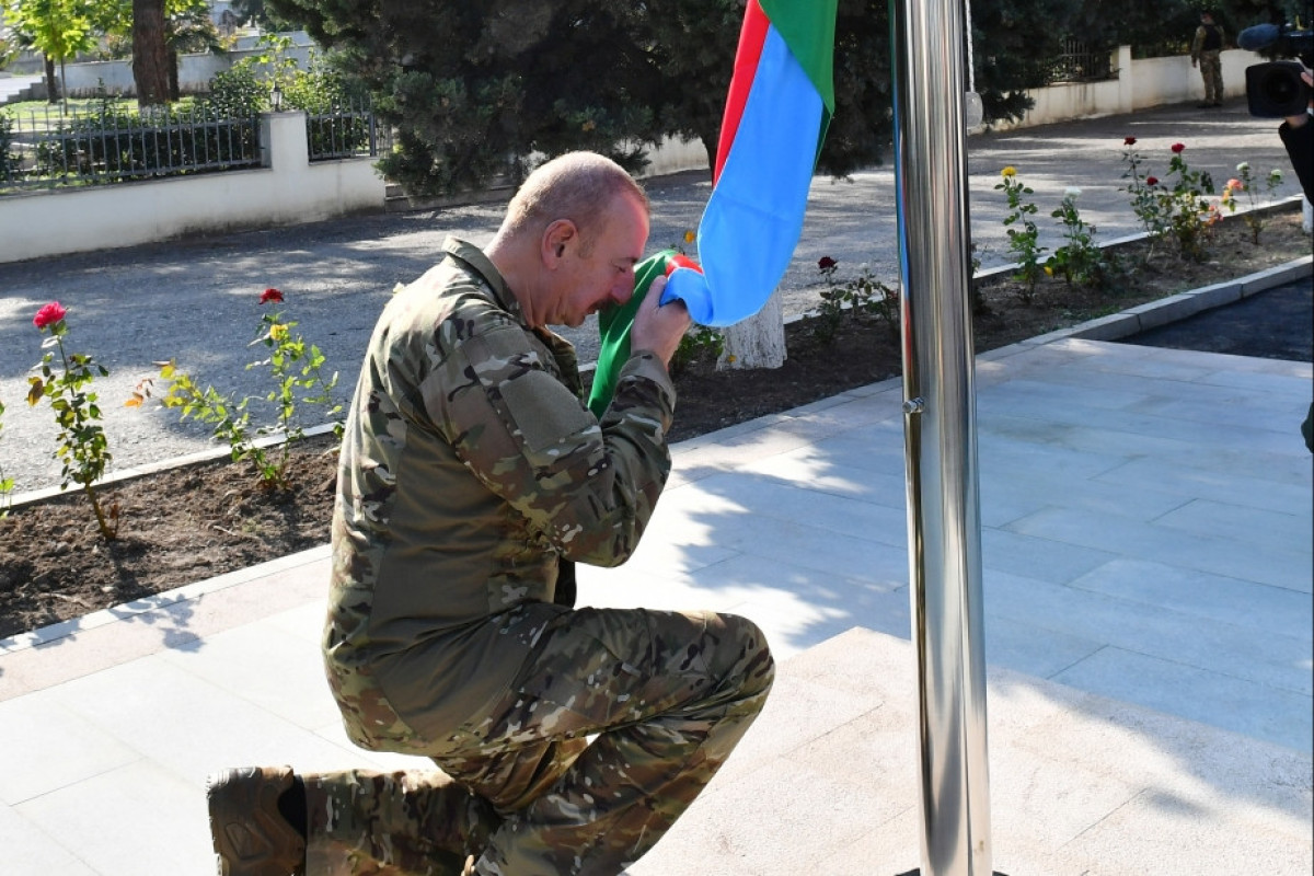 Xocalı rayonunun Əsgəran qəsəbəsində Azərbaycanın Dövlət Bayrağı ucaldılıb