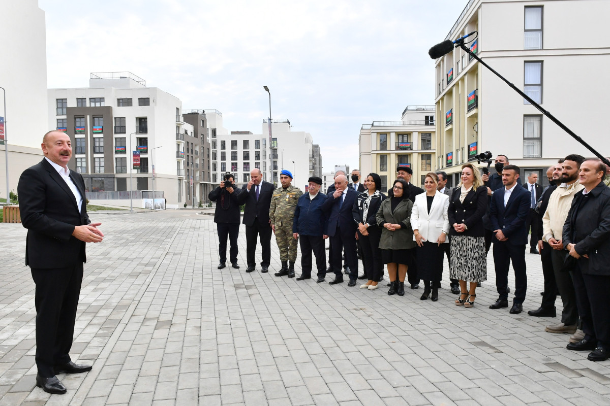 Prezident Füzuli şəhərinə köçmüş sakinlər və rayon ictimaiyyətinin nümayəndələri ilə görüşüb - FOTO  - YENİLƏNİB-1 