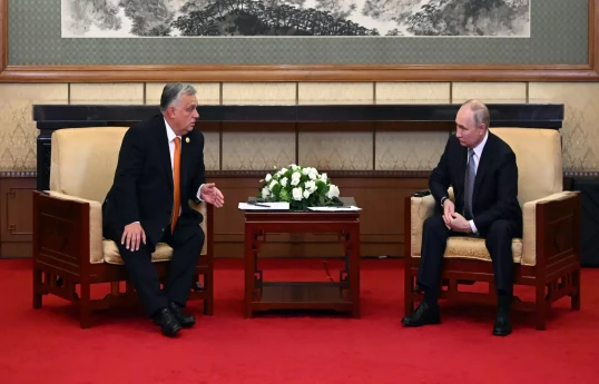 Putin  Pekində Orbanla görüşüb