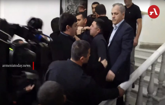 İrəvanda Qarabağ separatçılarının “nümayəndəliyi”nə basqın edilib - VİDEO 