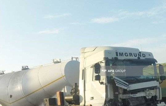 Bakı-Qazax magistralında betonqarışdıran avtomobil yük maşını ilə toqquşub - FOTO 