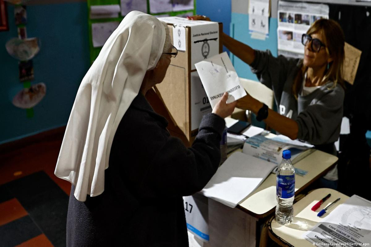 Argentinada "exit-poll" prezident seçkilərinin ikinci tura qaldığını göstərir