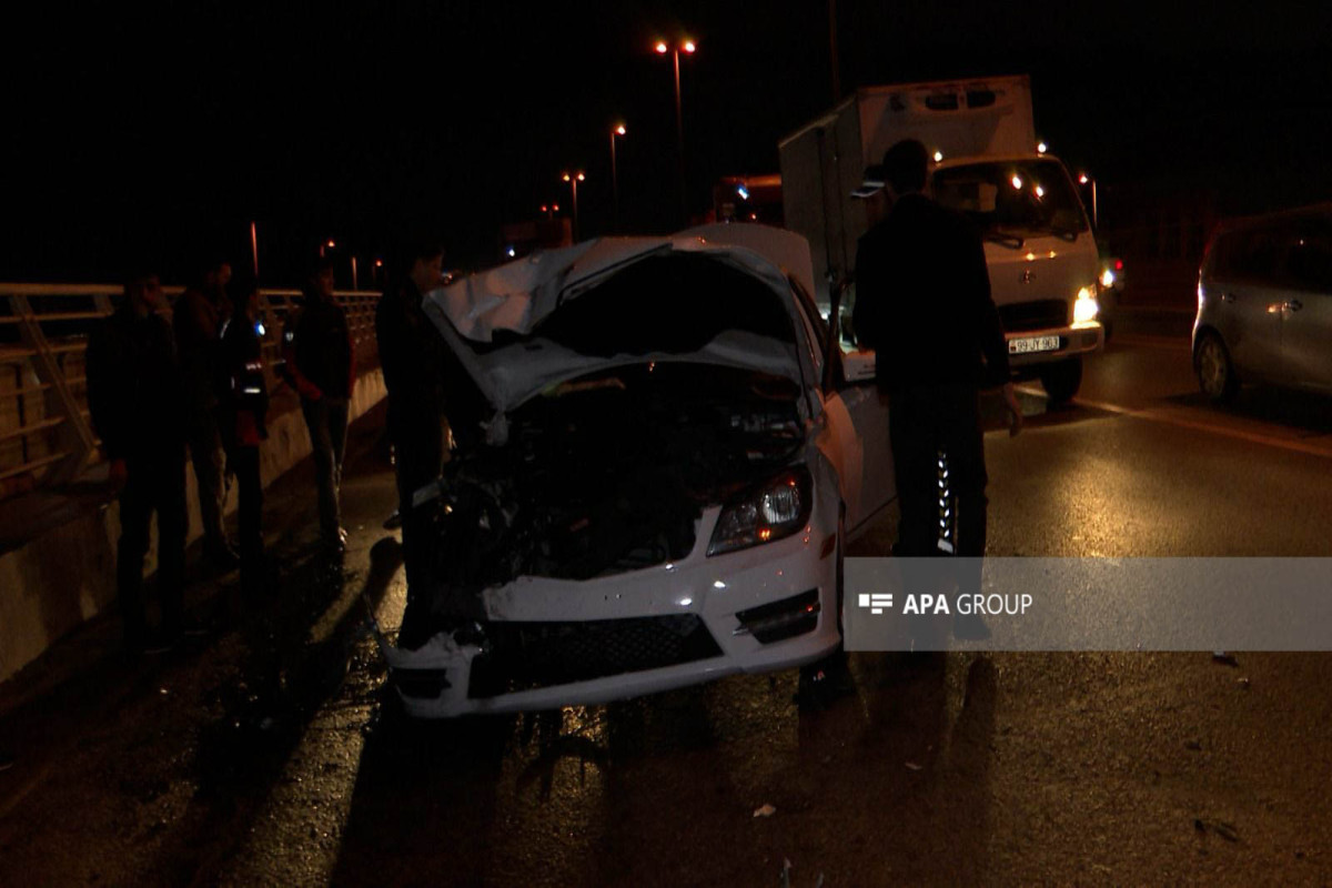 Bakıda yol qəzası zamanı bir nəfər xəsarət alıb - FOTO 