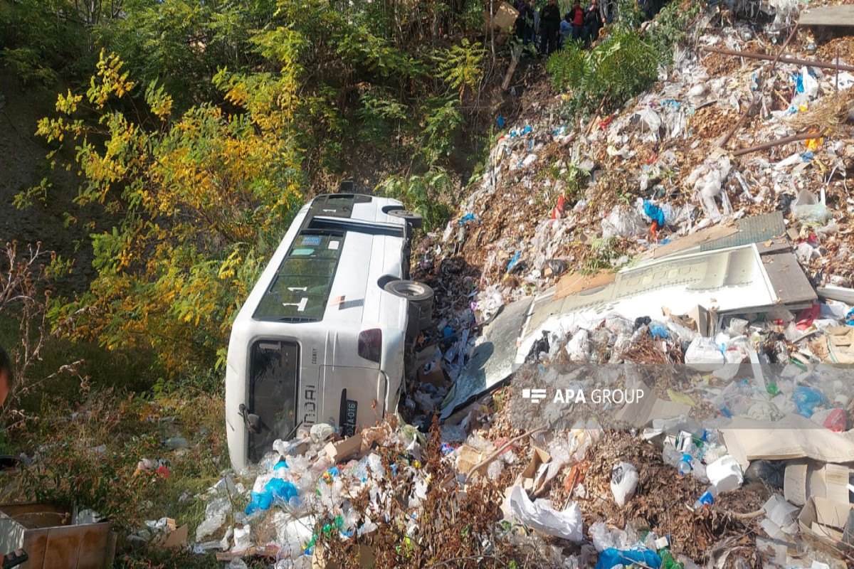 Gəncədə sərnişin avtobusu aşıb, 15 nəfər xəsarət alıb - FOTO  - YENİLƏNİB-1 