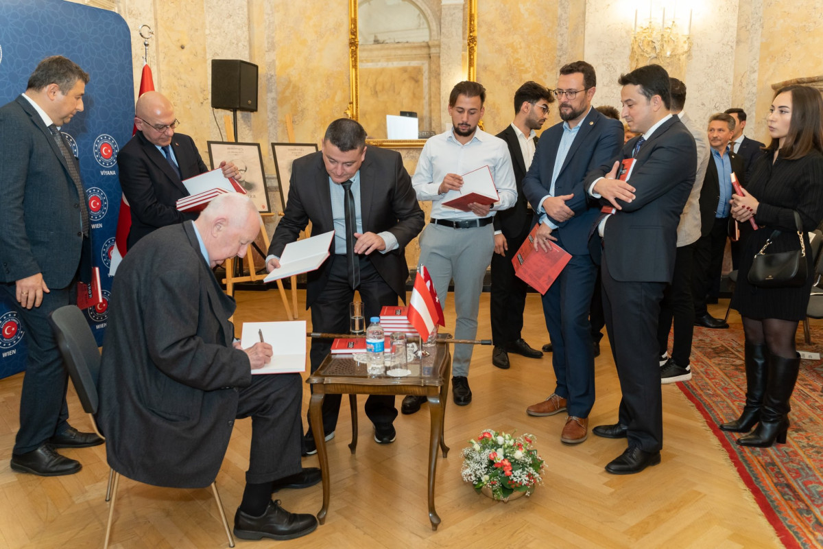 Avstriyada türk diplomatlarına qarşı erməni terroru ilə bağlı kitabın təqdimatı keçirilib - FOTO 