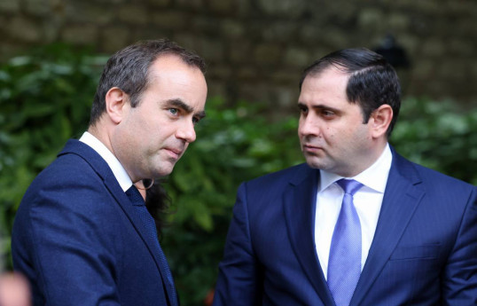 Fransa və Ermənistan müdafiə nazirləri Sebastian Lekornu və Suren Papikyan
