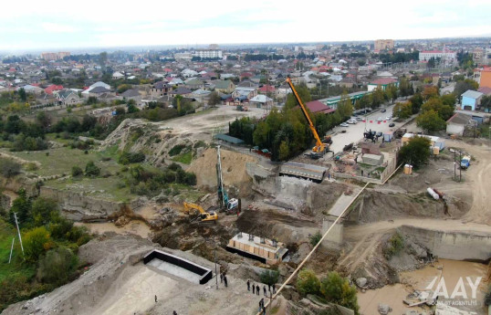 Qudyalçay üzərində uçmuş körpüyə alternativ yol salınıb - FOTO 