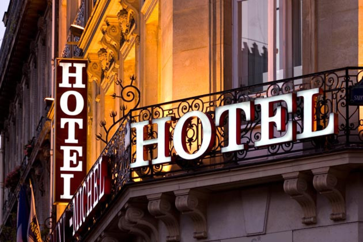 Hotellərdə gecələmələrin sayı artıb