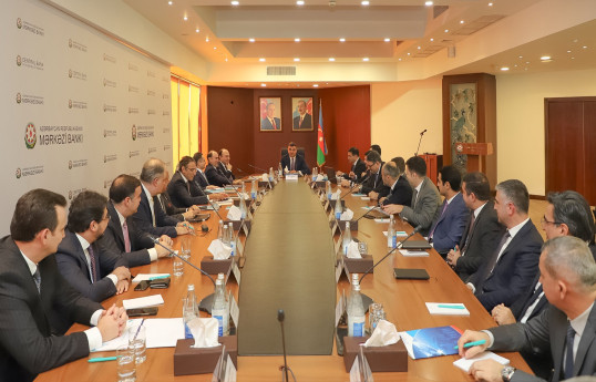 Taleh Kazımov bank rəhbərləri ilə makroiqtisadi sabitliyi müzakirə edib