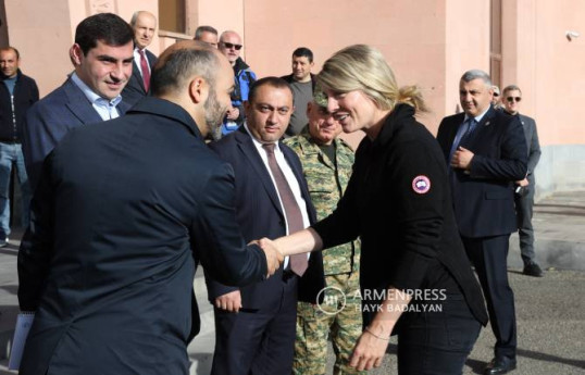 Ermənistanda səfərdə olan Kanada XİN rəhbəri Azərbaycanla sərhədə gedib