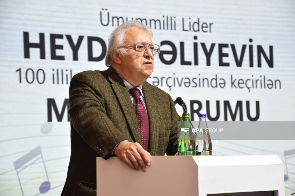 Fərhad Bədəlbəyli: Elə olur ki, verilişlərə baxanda adam utanır