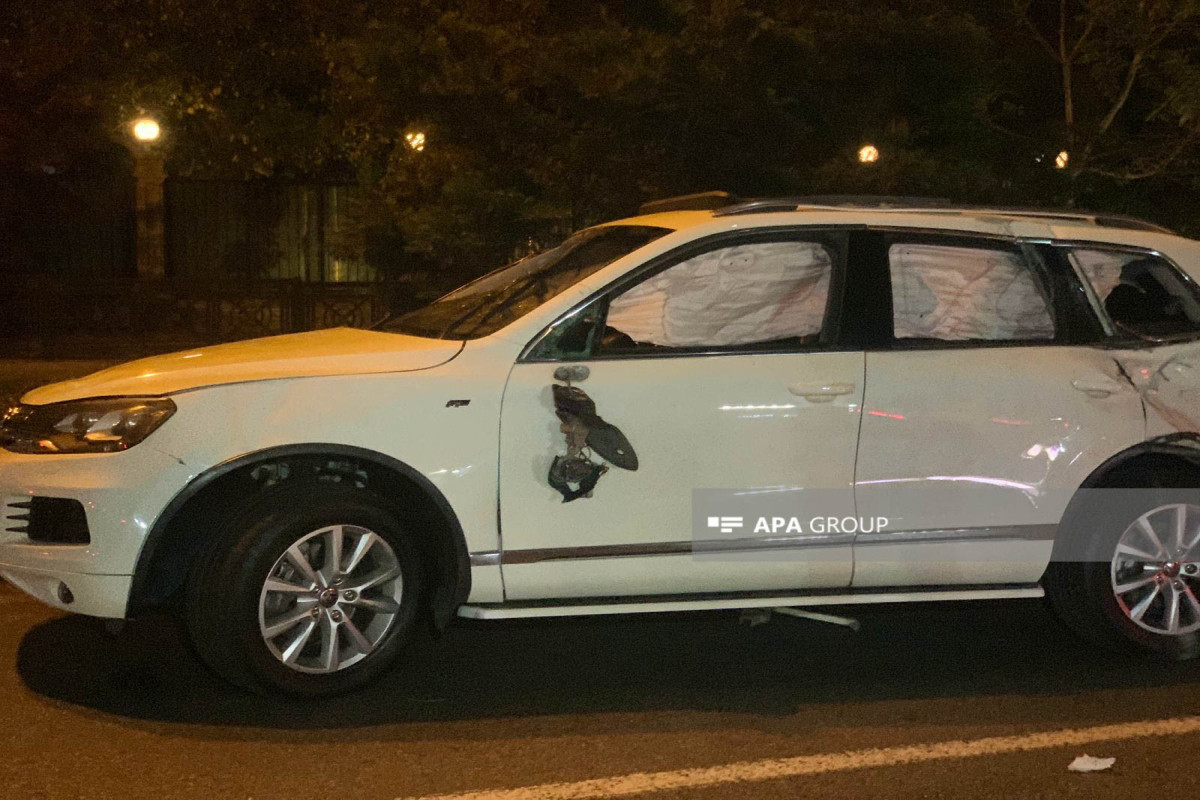 Bakıda yol qəzası zamanı avtomobil aşıb, xəsarət alan var - FOTO 