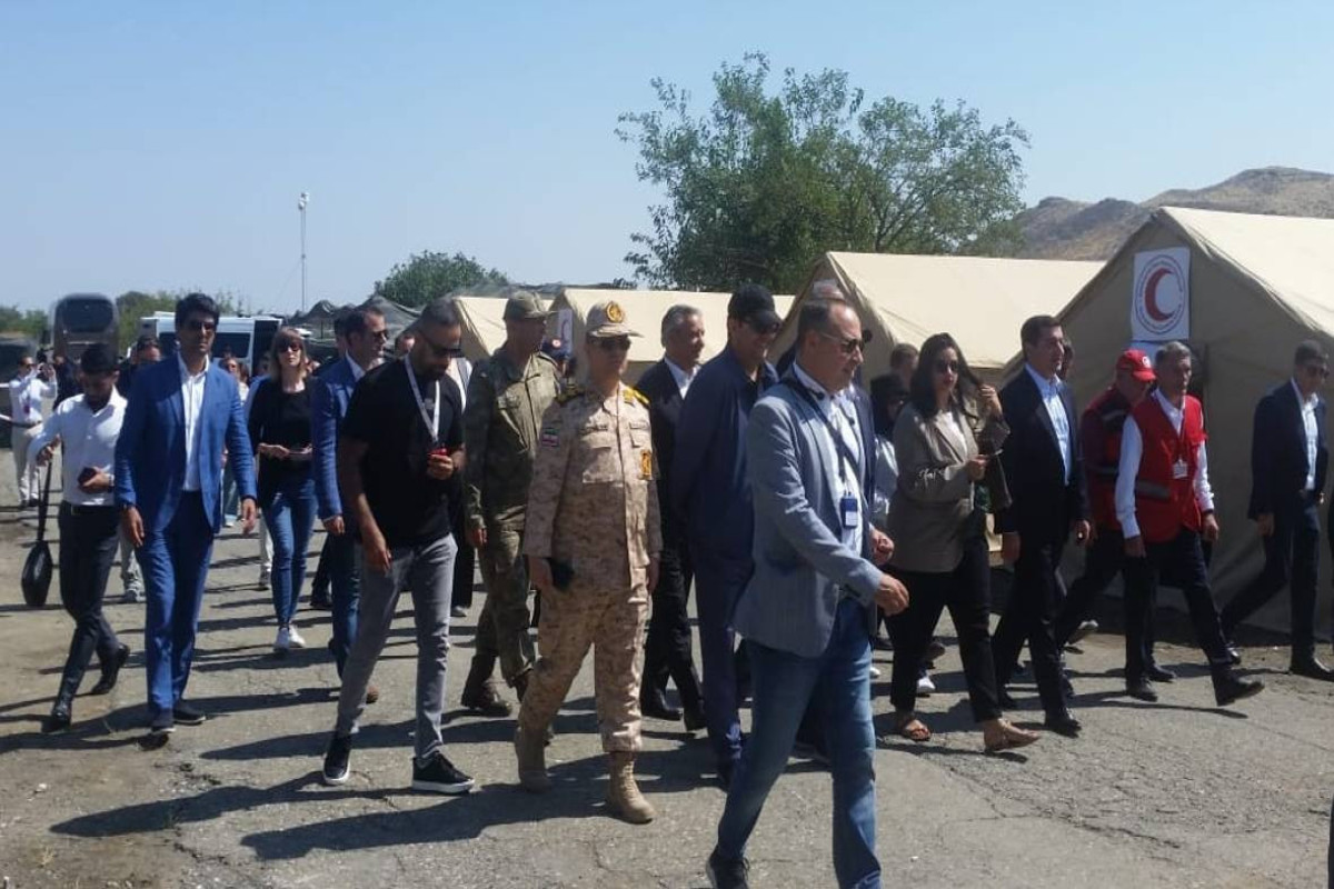 "TRT World"də Bakının Qarabağda yaşayan erməni əsilli sakinlərə yardım göndərməsinə həsr olunmuş məqalə dərc olunub - FOTO 