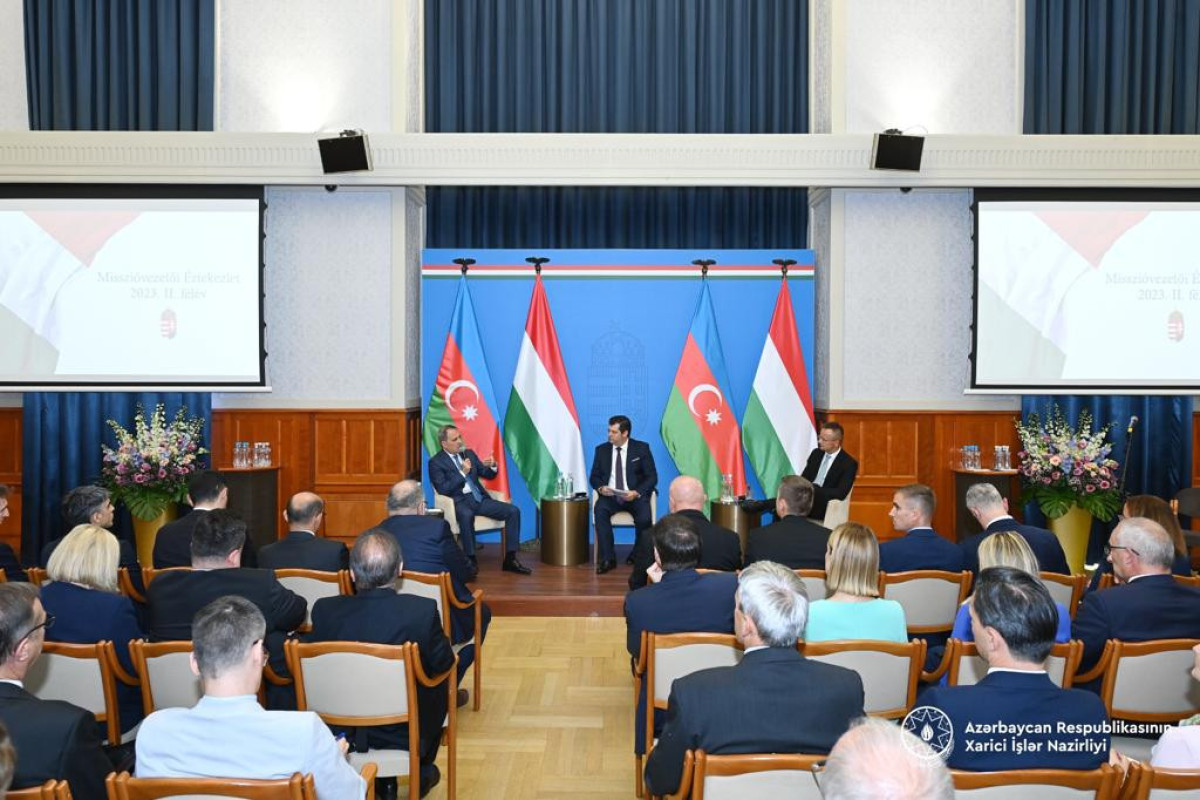 Ceyhun Bayramov Macarıstan diplomatik nümayəndəlik rəhbərlərinin konfransında çıxış edib