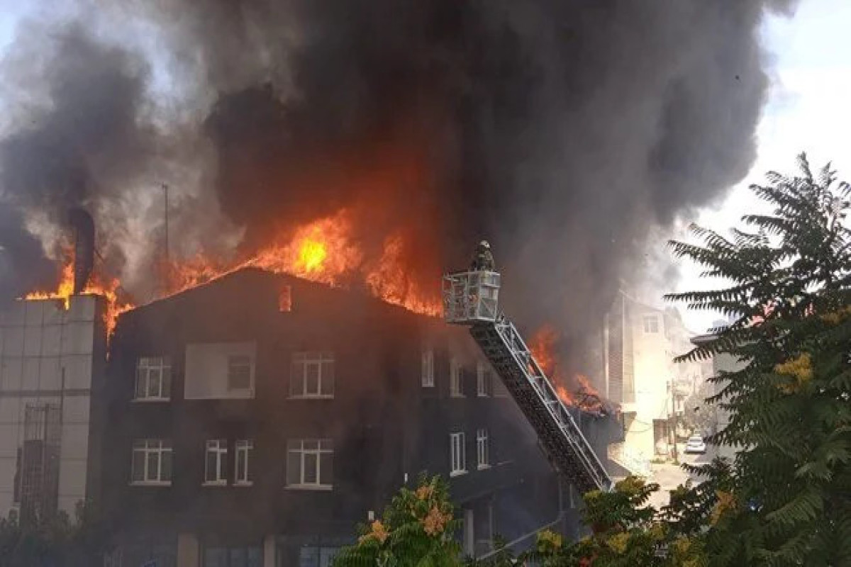 İstanbulda güclü yanğın baş verib - FOTO 