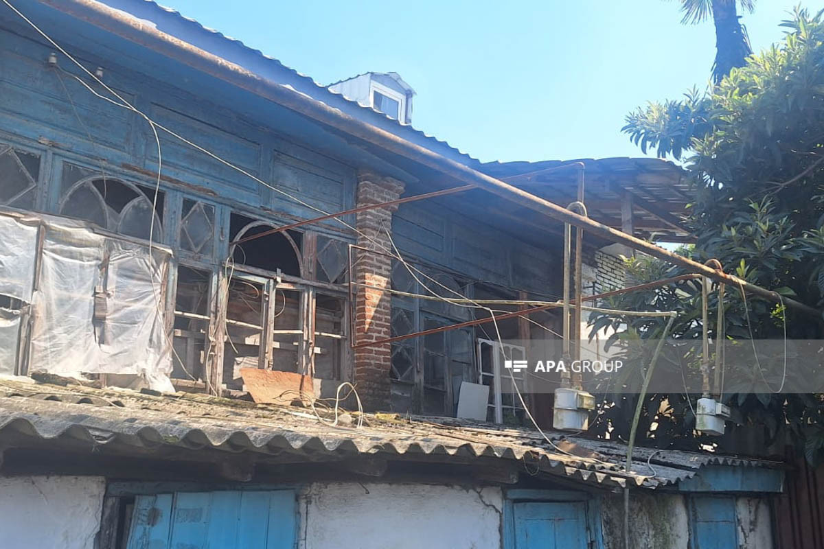Lənkəranda 26 ailənin yaşadığı bina qəzalı vəziyyətə düşüb - FOTO 
