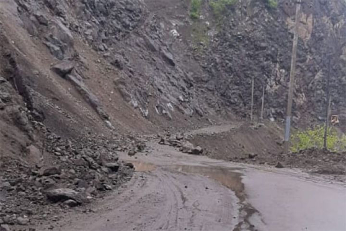 Leysan nəticəsində İsmayıllı-Lahıc yolu bağlanıb