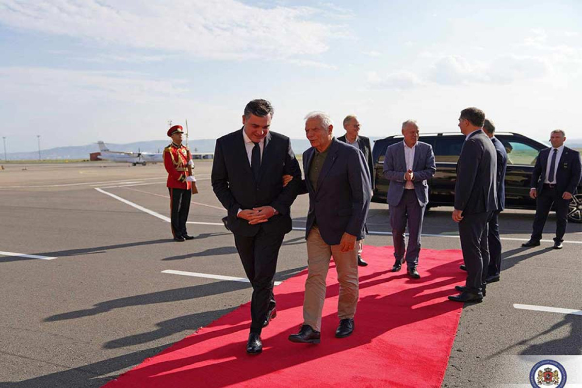 Cozep Borrel Gürcüstana səfər edib