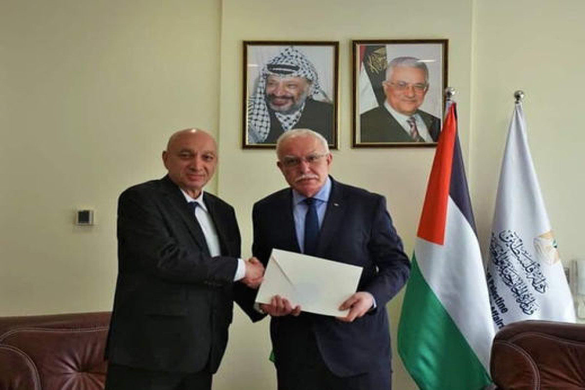 Head of Azerbaijan’s Representative Office presents copy of his credentials to Palestinian Foreign Ministry