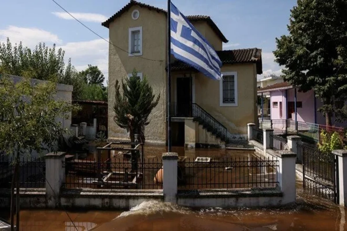 Yunanıstanda leysan yağış 10 nəfərin ölümünə səbəb olub