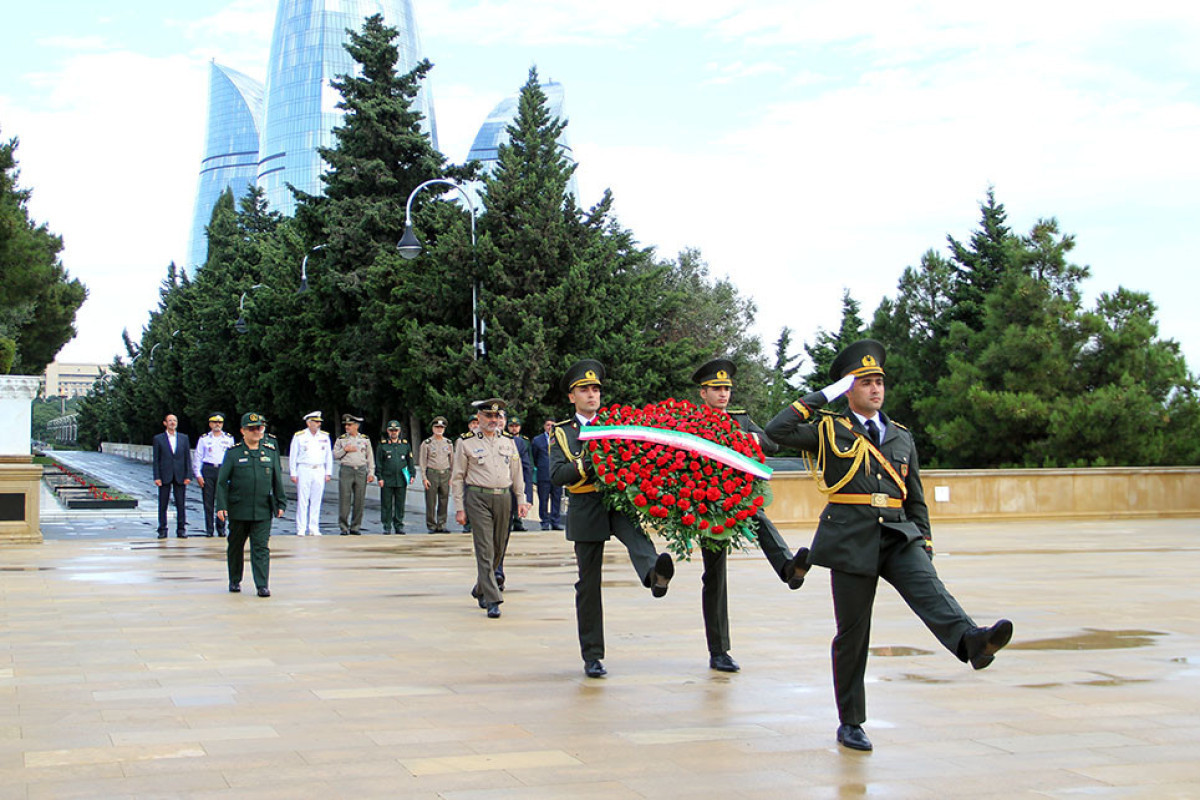 Azerbaijani Defense Minister receives representatives of Iranian Armed Forces