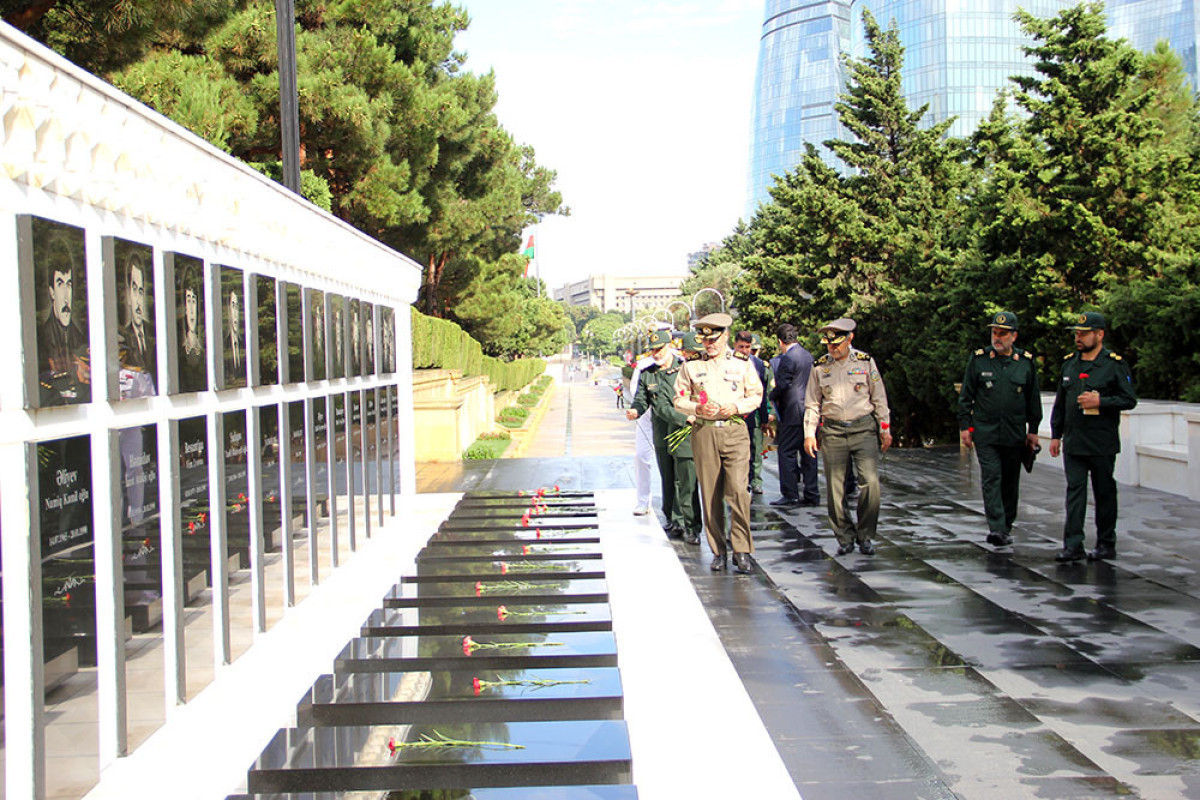 Azerbaijani Defense Minister receives representatives of Iranian Armed Forces