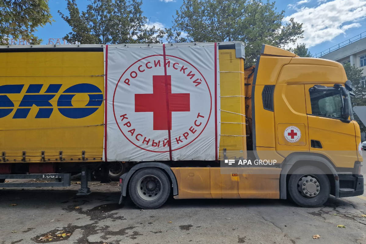 Задерживается проезд автомобиля с продовольствием, отправленным Россией в Ханкенди для армянского населения, проживающего в Карабахе -ВИДЕО 